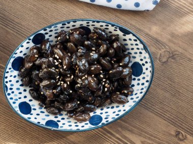 Kore yan yemekler terbiyeli ıspanak ve Simmeredbeansoysauce