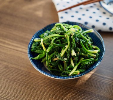 Kore yan yemekler terbiyeli ıspanak ve Simmeredbeansoysauce