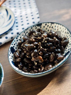 Kore yan yemekler terbiyeli ıspanak ve Simmeredbeansoysauce