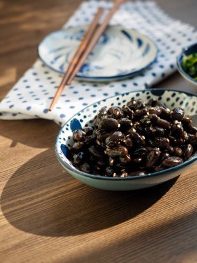 Kore yan yemekler terbiyeli ıspanak ve Simmeredbeansoysauce