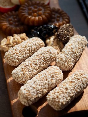 Kore geleneksel tatlılar ve aşçı, Yaksik, Gangjeong, kabarık pirinç, şeker, yugwa