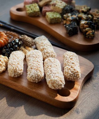 Kore geleneksel tatlılar ve aşçı, Yaksik, Gangjeong, kabarık pirinç, şeker, yugwa