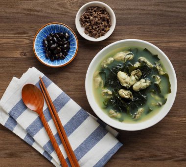 Kore yemeği istiridye Yosun çorbası, Miyeok-guk