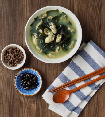Kore yemeği istiridye Yosun çorbası, Miyeok-guk