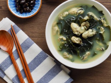Kore yemeği istiridye Yosun çorbası, Miyeok-guk