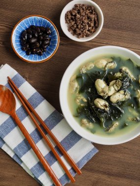 Kore yemeği istiridye Yosun çorbası, Miyeok-guk