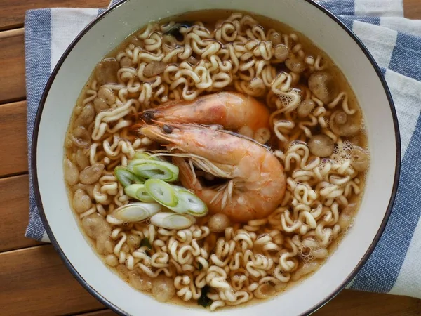 Asya yemek karides ramen