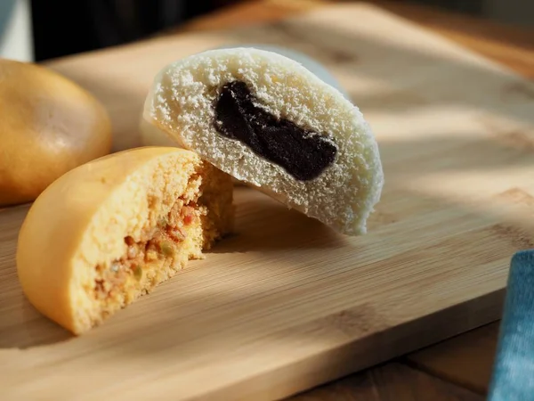 Makanan Asia Roti Kukus Roti Kukus Dengan Isian Pasta Kacang — Stok Foto