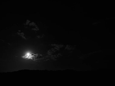 Ay ışığı ve Kore'de görülen gece gökyüzünde yıldızlar