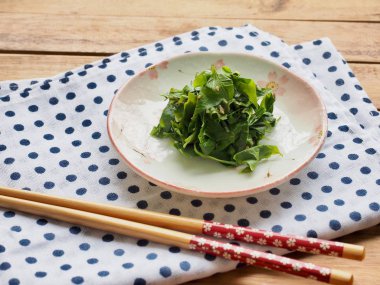 Kore yemeği Euonymus alatus salata yaprağı