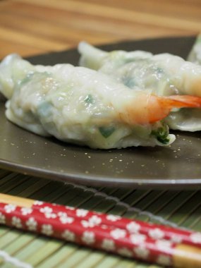  Asya yemekleri, karidesli börekler, karidesli Çin mantısı.