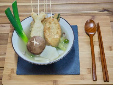 Asya yemeği Balık güveci, eomuk tang