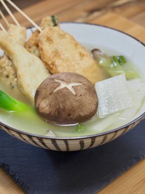 Asya yemeği Balık güveci, eomuk tang