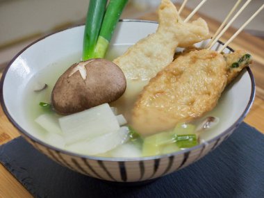 Asya yemeği Balık güveci, eomuk tang