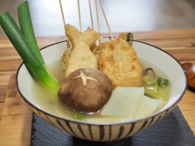 Asya yemeği Balık güveci, eomuk tang