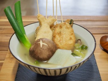 Asya yemeği Balık güveci, eomuk tang