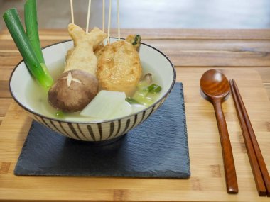 Asya yemeği Balık güveci, eomuk tang