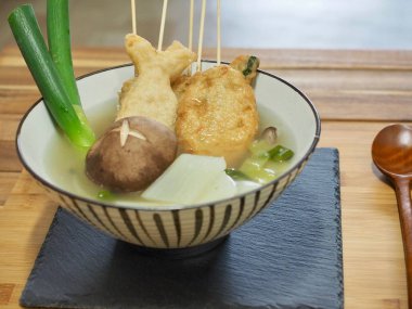 Asya yemeği Balık güveci, eomuk tang