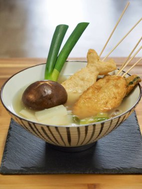 Asya yemeği Balık güveci, eomuk tang