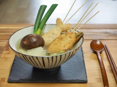 Asya yemeği Balık güveci, eomuk tang