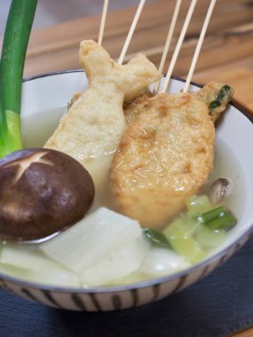 Asya yemeği Balık güveci, eomuk tang