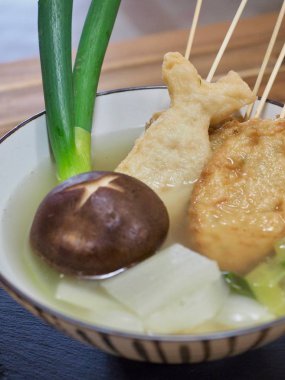 Asya yemeği Balık güveci, eomuk tang