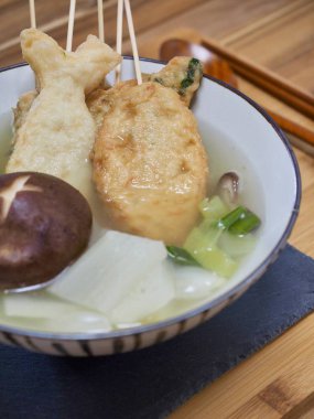 Asya yemeği Balık güveci, eomuk tang