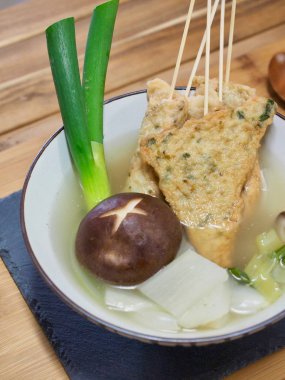 Asya yemeği Balık güveci, eomuk tang