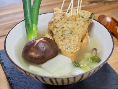 Asya yemeği Balık güveci, eomuk tang