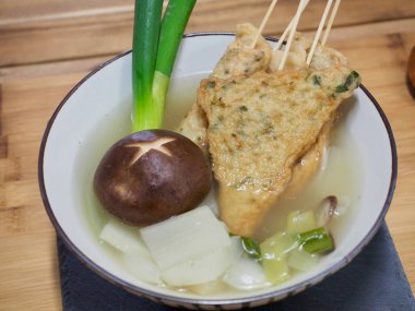 Asya yemeği Balık güveci, eomuk tang