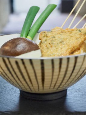 Asya yemeği Balık güveci, eomuk tang