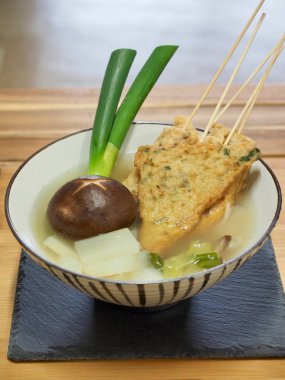 Asya yemeği Balık güveci, eomuk tang