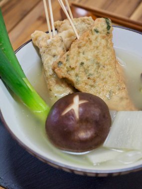 Asya yemeği Balık güveci, eomuk tang