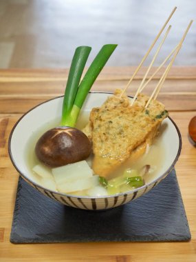 Asya yemeği Balık güveci, eomuk tang