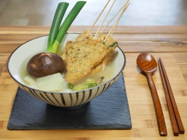 Asya yemeği Balık güveci, eomuk tang