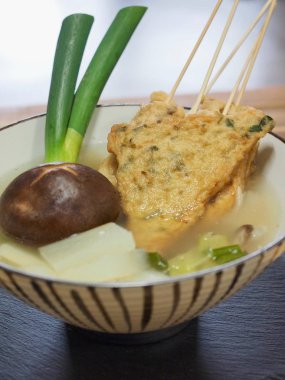 Asya yemeği Balık güveci, eomuk tang