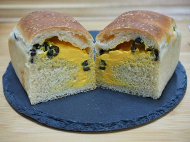 Korece zeytin peynir ekmek