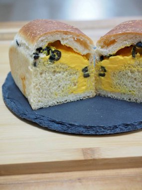 Korece zeytin peynir ekmek