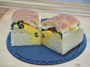 Korece zeytin peynir ekmek