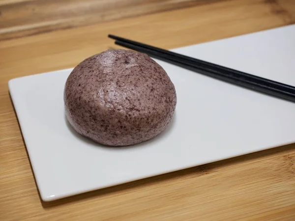 Asiatisches Essen Gedämpftes Brötchen Gedämpftes Brötchen Mit Roter Bohnenpastefüllung — Stockfoto