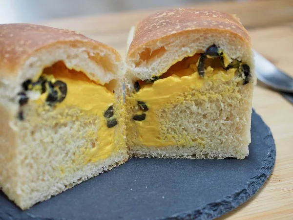 Korece zeytin peynir ekmek