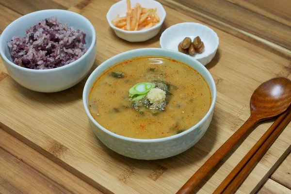 Корейская Еда Суп Лоуча Чуо Тан — стоковое фото