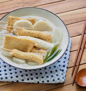 Asya yemeği Balık güveci, eomuk tang