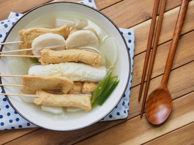 Asya yemeği Balık güveci, eomuk tang