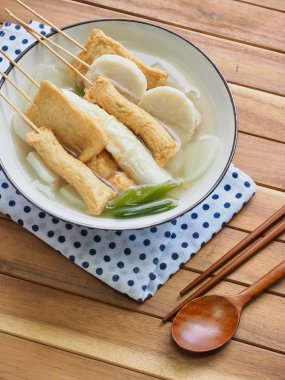 Asya yemeği Balık güveci, eomuk tang