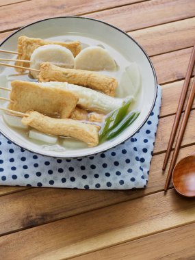 Asya yemeği Balık güveci, eomuk tang