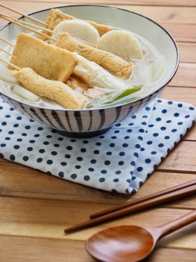 Asya yemeği Balık güveci, eomuk tang