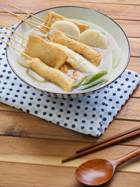 Asya yemeği Balık güveci, eomuk tang