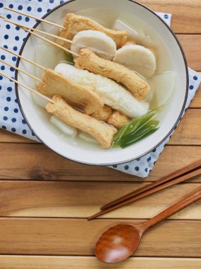 Asya yemeği Balık güveci, eomuk tang