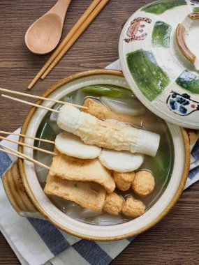 Asya yemeği Balık güveci, eomuk tang